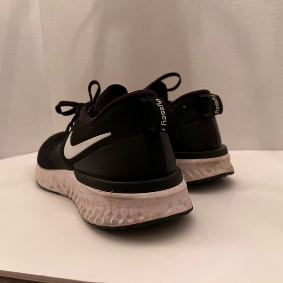 Nike men’s Odyssey Flyknit Running Shoes - Picture 4 of 5